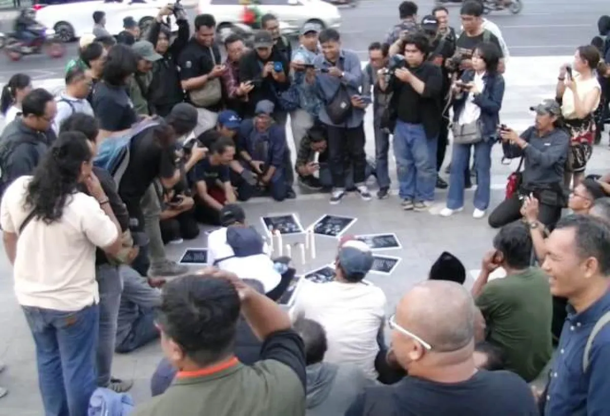 Jurnalis Gelar Doa Bersama untuk Lima Jurnalis yang Hilang