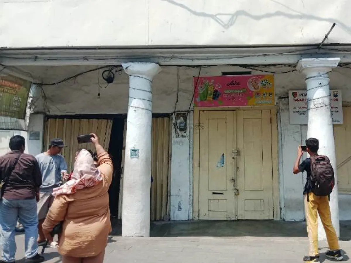 Sengketa Bangunan di Jalan Rajawali Nomor 21 Surabaya.