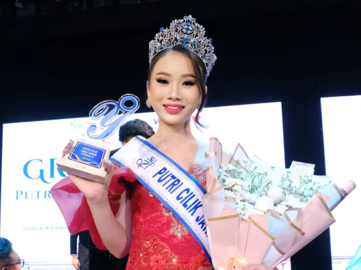 Foto istimewa: Shanessa Maldiva menerima anugerah Putri Cilik Jawa Timur 2026.