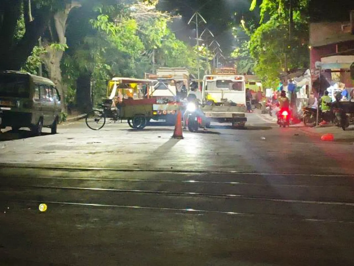 Gerakan Sopir Truk Jawa Timur Masih Tutup Jalan Wonokromo