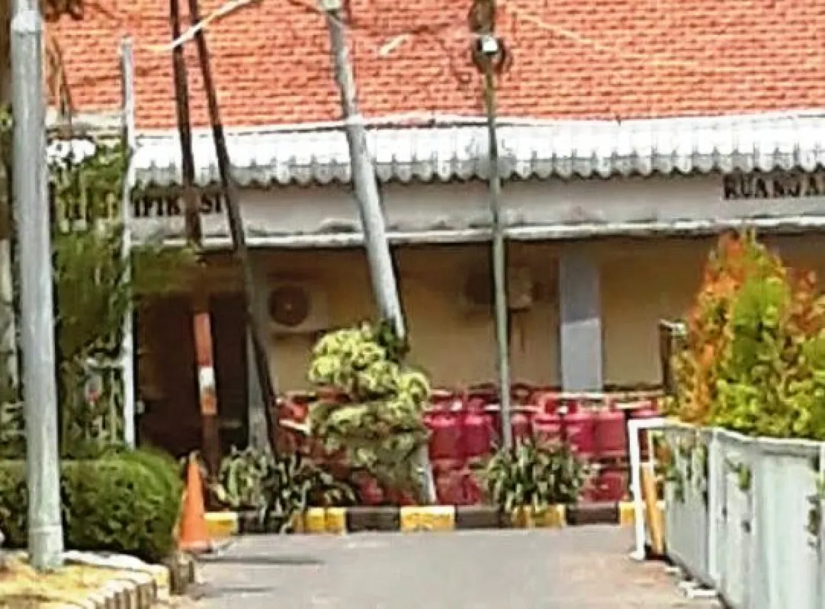 Pasca Digerebek, Ratusan Tabung LPG Berjejer di Polres Pasuruan