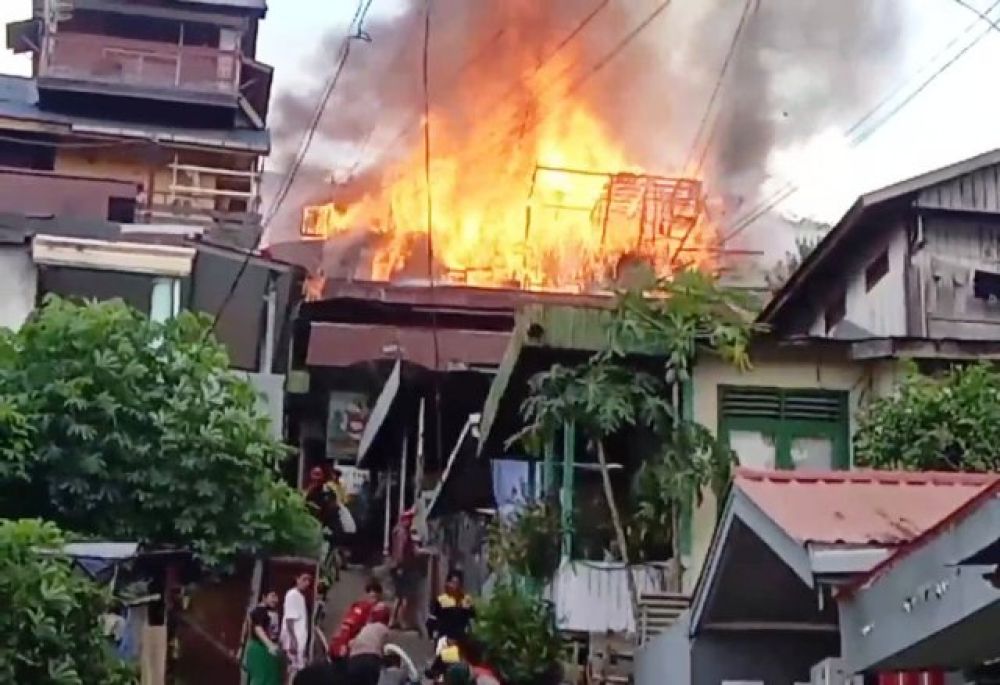 Kebakaran di kawasan Raudah Samarinda 
