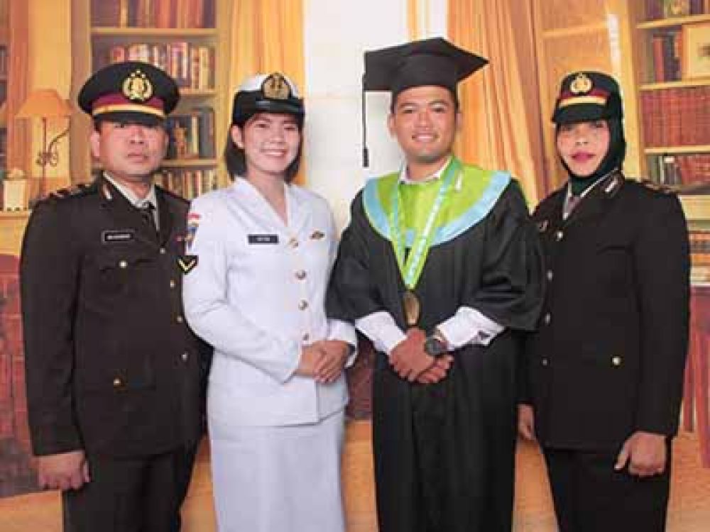 Foto istimewa : Dari kanan, AKP Sri Ngariadi, Serda Nav Septhia Putri Widiyah Sari, Agum Dwiputra Cahyadi, dan AKP Fidiyah Wahyuni.