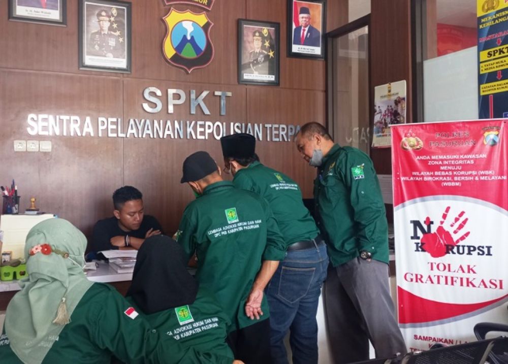 Tim Hukum PKB di SPKT Polres Pasuruan