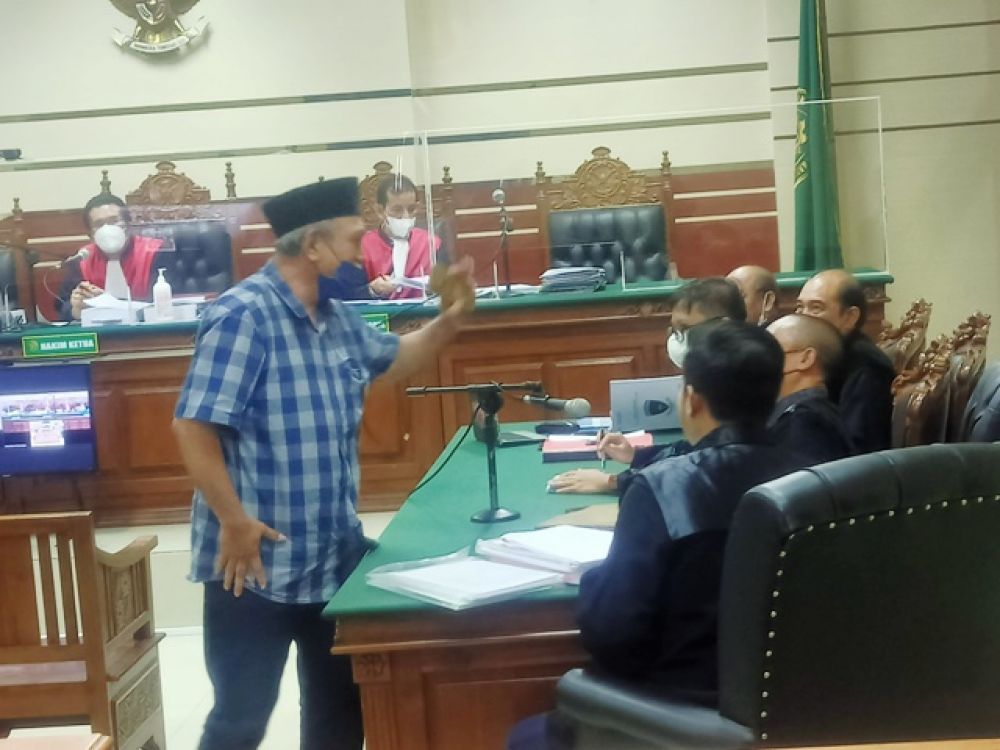 Alex Dalam usai bersaki di PN Tipikor Surabaya