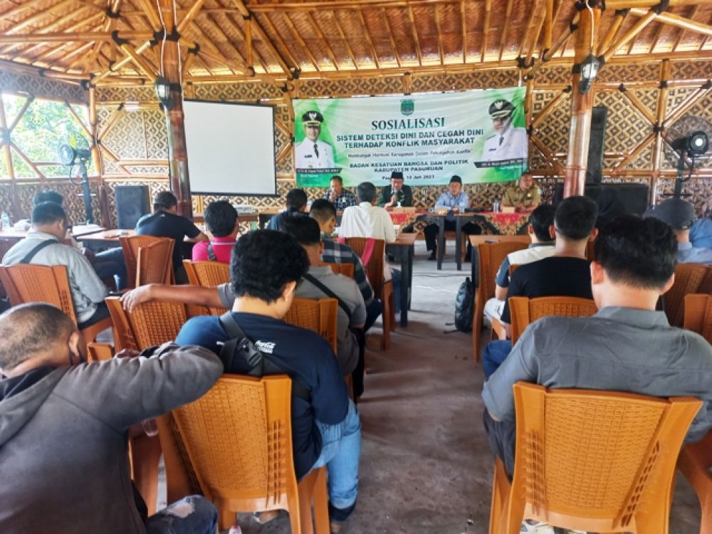 sosialisasi pembinaan sistem deteksi dini dan pencegahan dini terhadap konflik di masyarakat, di Desa Oro-Oro Bulu, Kabupaten Pasuruan, Senin (10/7/2023).