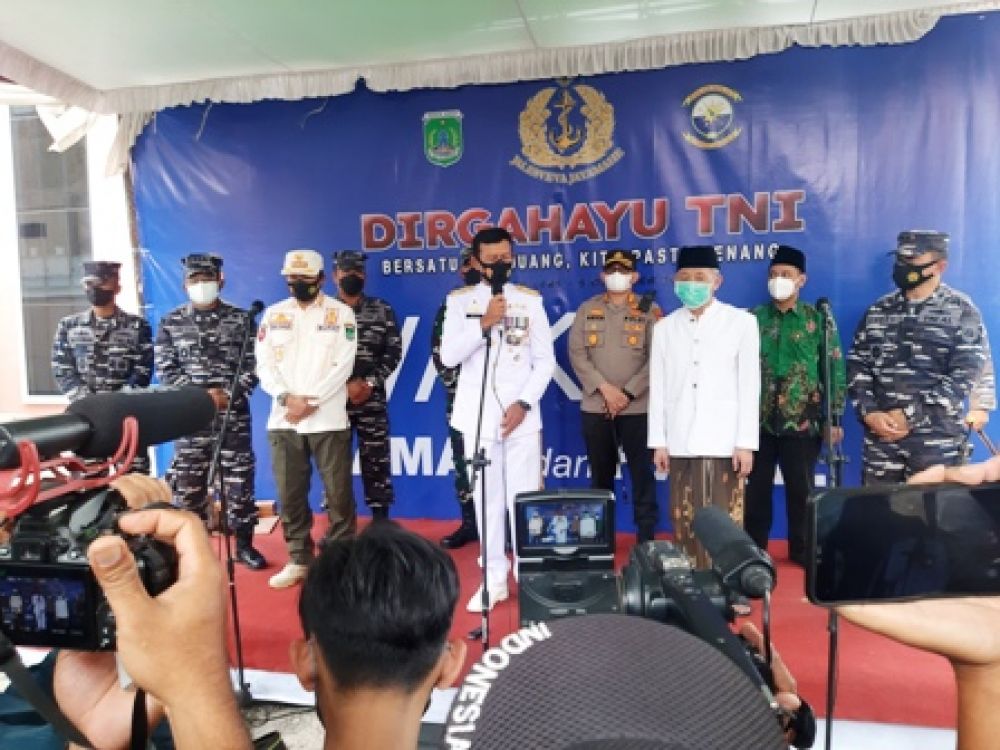 HUT TNI ke-76, Koarmada II Kunjungi Ponpes Ngalah