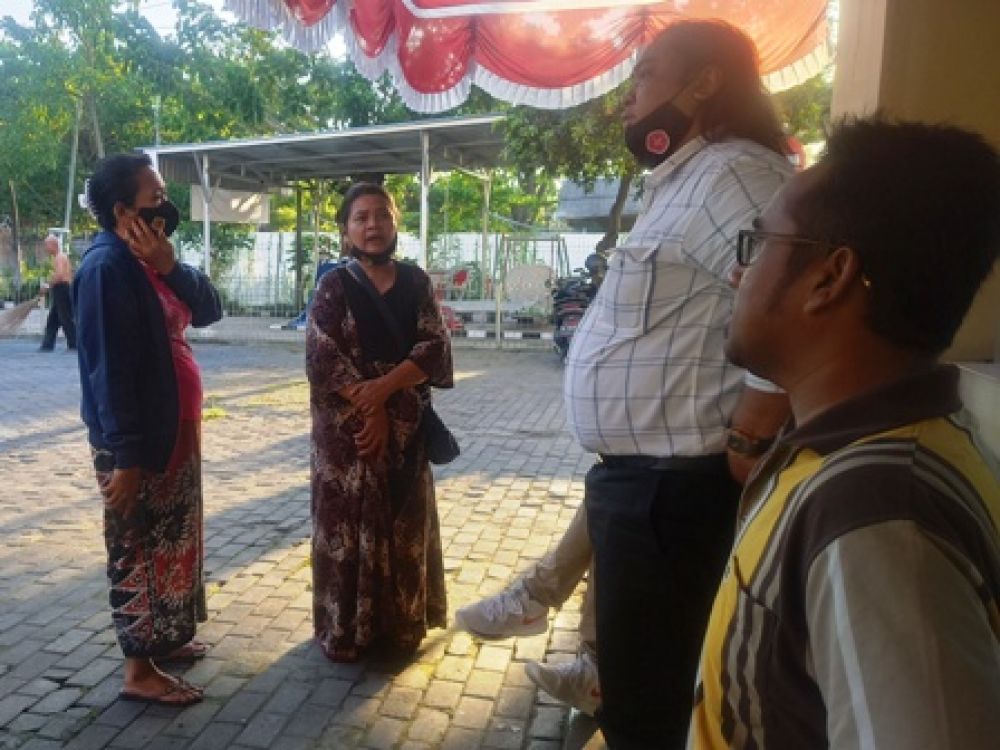 Rochmaniya dan Miswati bersama Dodik Firmansyah SH 