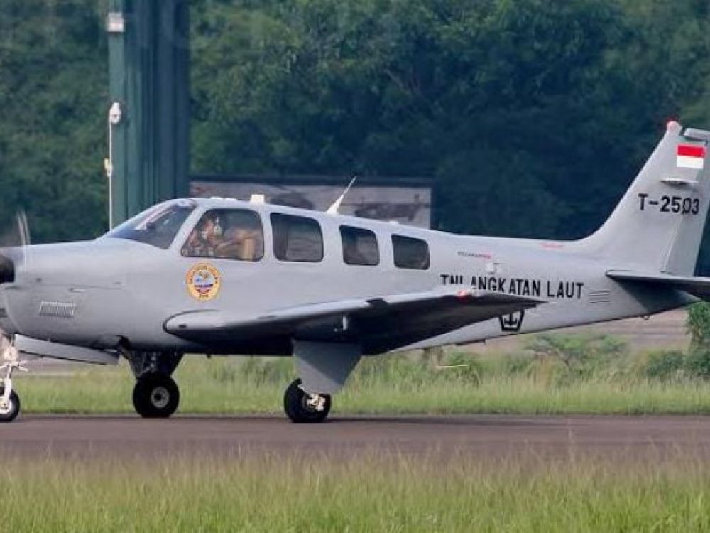 Pesawat TNI AL Bonanza G-36.