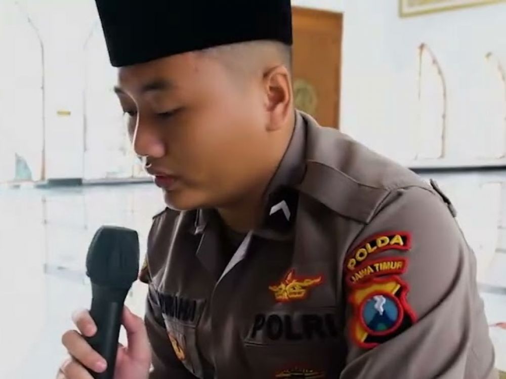 Bripda Nugraha anggota Polda Jatim dari kalangan santri.