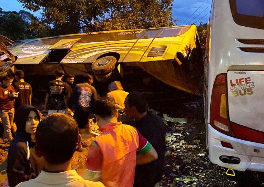 kecelakaan bus pariwisata