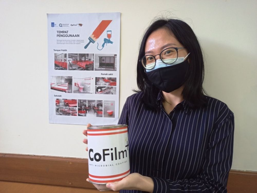tim penguji menunjukkan produk CoFilm+