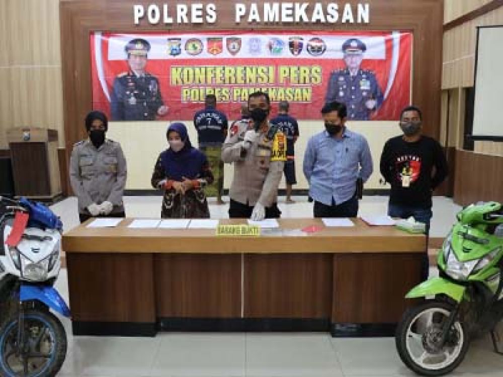Kapolres Pamekasan AKBP Roqib Triyanto saat merilis tangkapan.