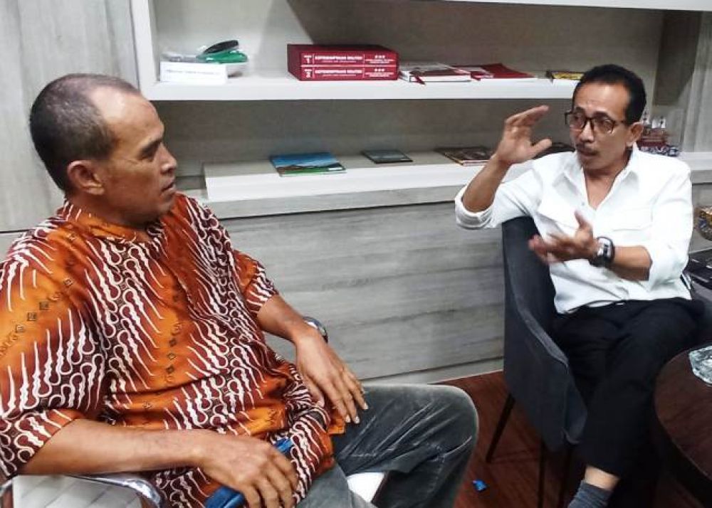 Nanang Purwono saat berdialog dengan A. H. Thony