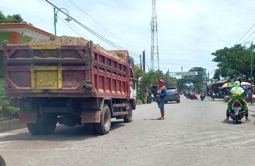 Diduga Pungli, Polsek Gempol Digeruduk Warga
