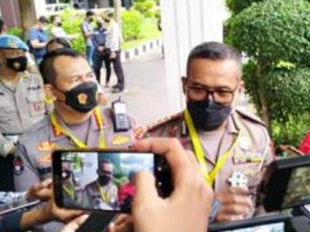 Kombes Pol Latief saat wawancara.
