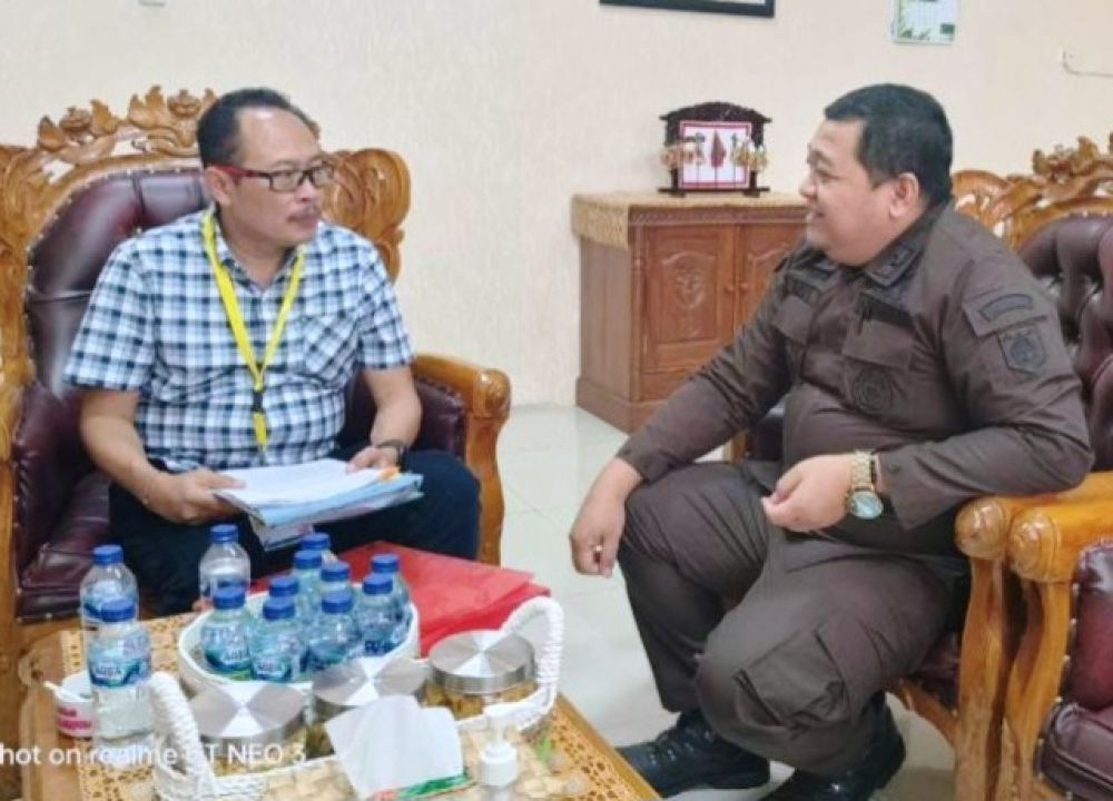 Lujeng Sudarto bersama Roy Ardian Nurcahya SH MH