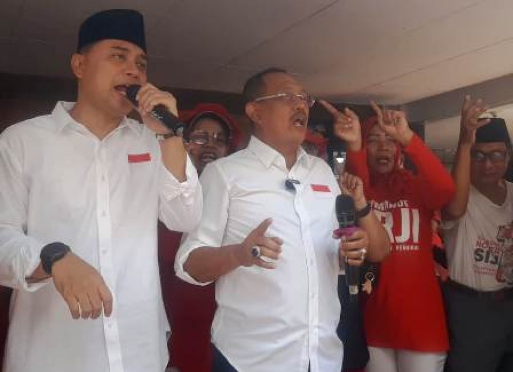 Eri Cahyadi – Armuji saat peresmian posko pemenangan Pilwali Surabaya 2024.