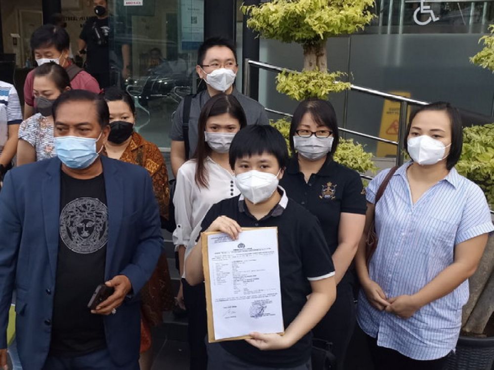 12 mitra usaha Rakoes Nasi Goreng Gisel Wijin di SPKT Polrestabes Surabaya.
