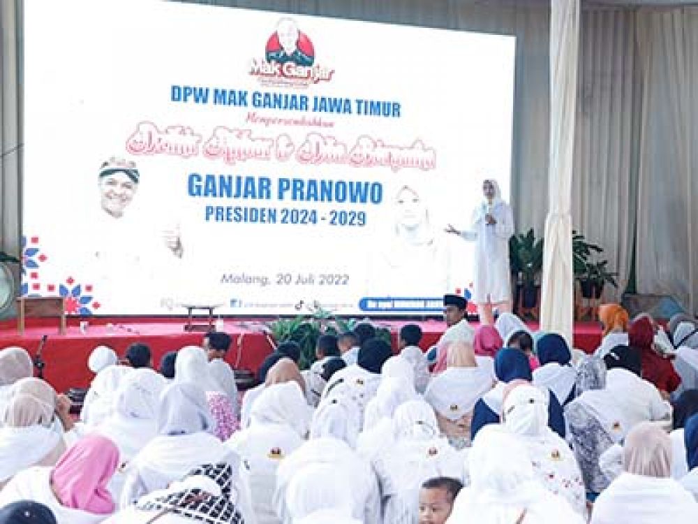 Emak-emak yang tergabung dalam Mak Ganjar Jatim gelar doa bersama di Malang, Jawa Timur untuk Ganjar Pranowo sebagai Calon Presiden RI 2024.