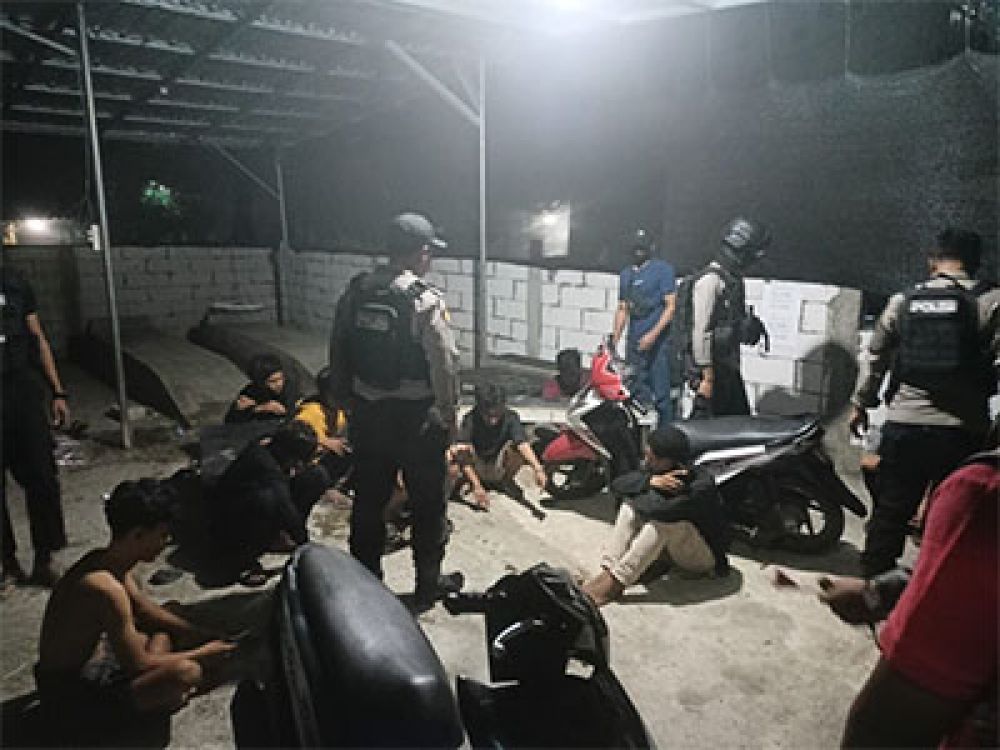 Tim Turjawali saat menggerebek gerombolan pemabuk.