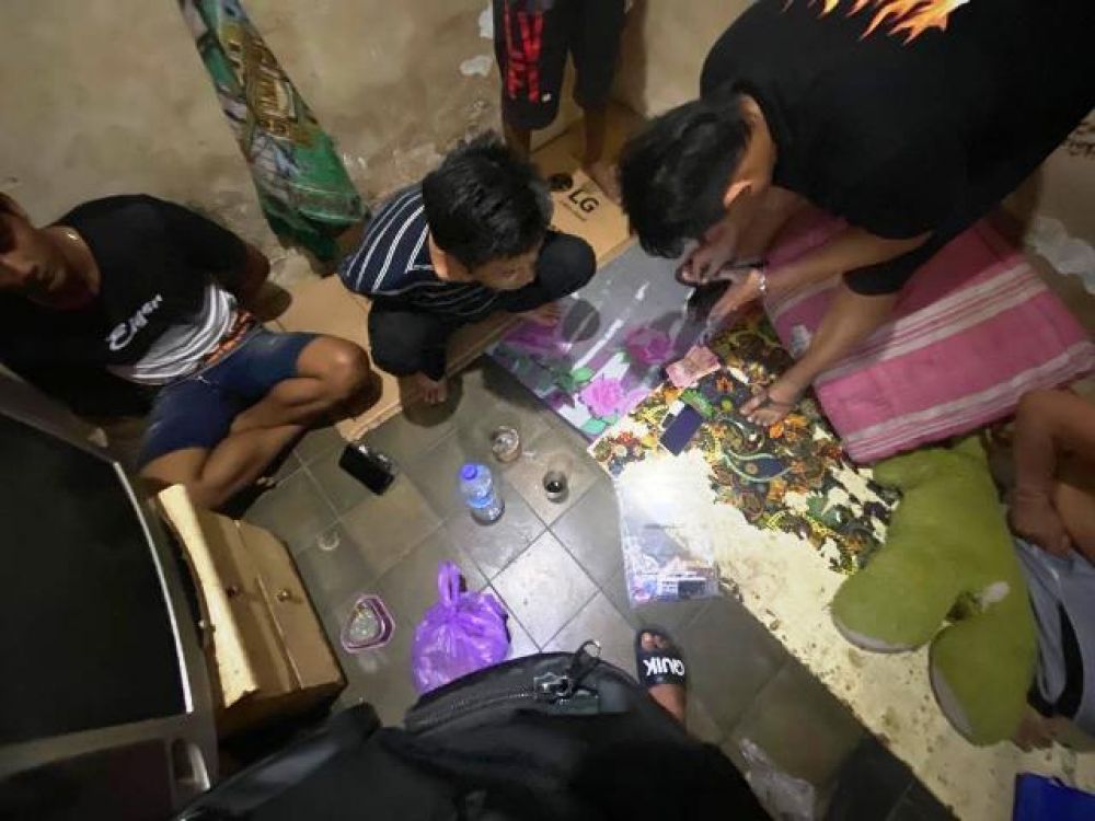 Polisi gerebek kos penjual sabu, 4 orang diamankan