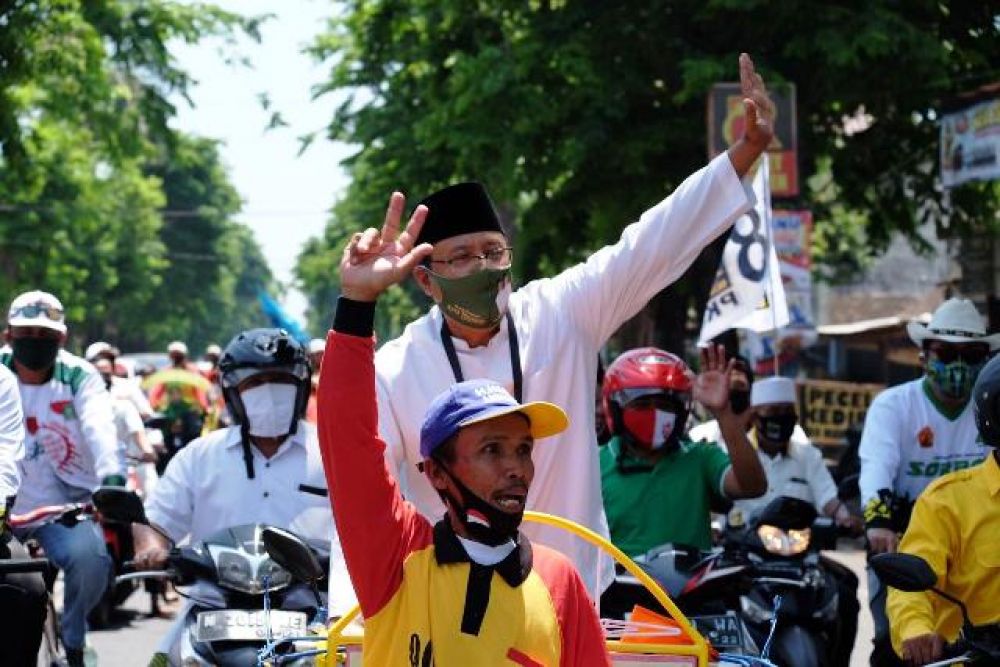 Gus Ipul-Adi Wibowo ke KPU Mbecak