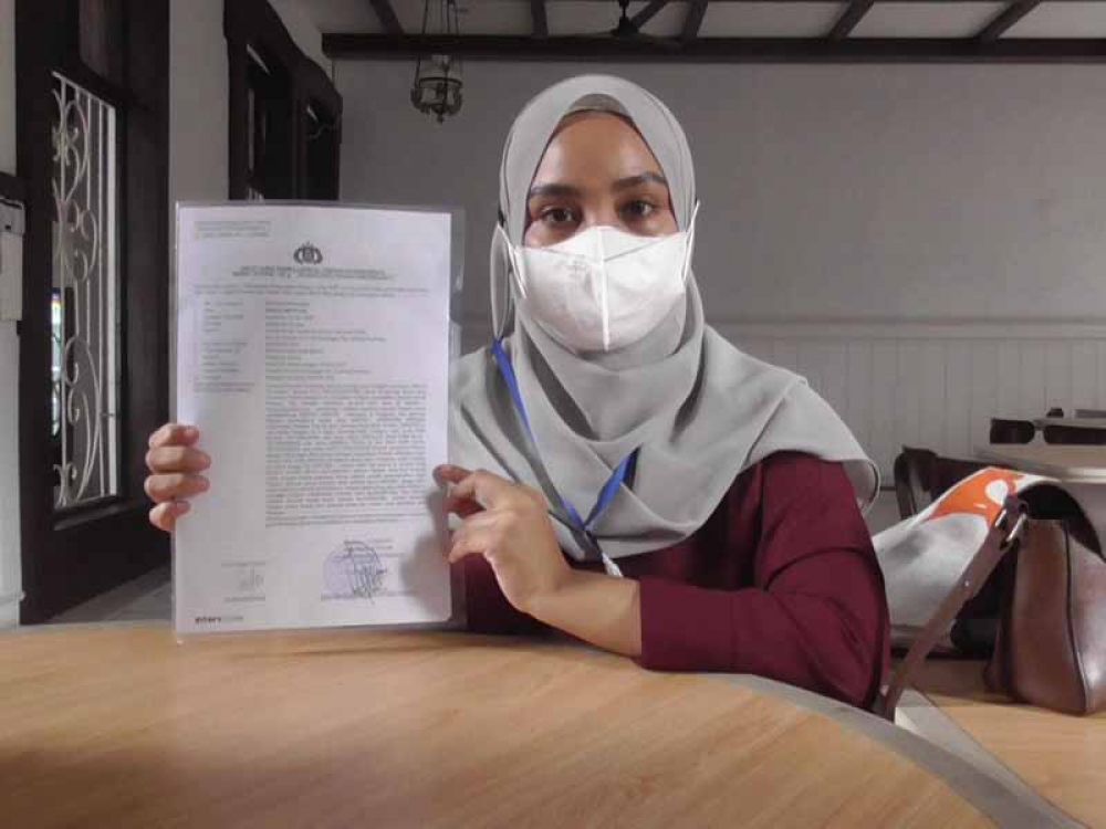 Hana Septiana, seusai menjalani pemeriksaan sebagai saksi korban di Polrestabes Surabaya, Kamis, (04/07/2024).