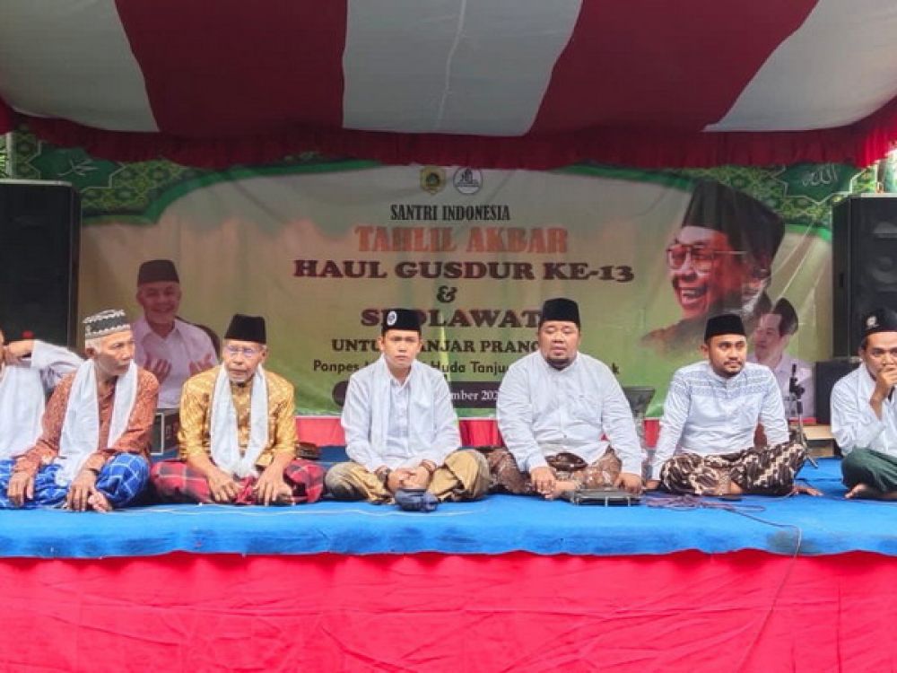 HISNU (Himpunan Santri Nusantara) saat menggelar Haul ke - 13 Gus Dur sekaligus doa bersama dan deklarasi dukungan untuk Ganjar Pranowo maju dalam Pilpres 2024 nanti.