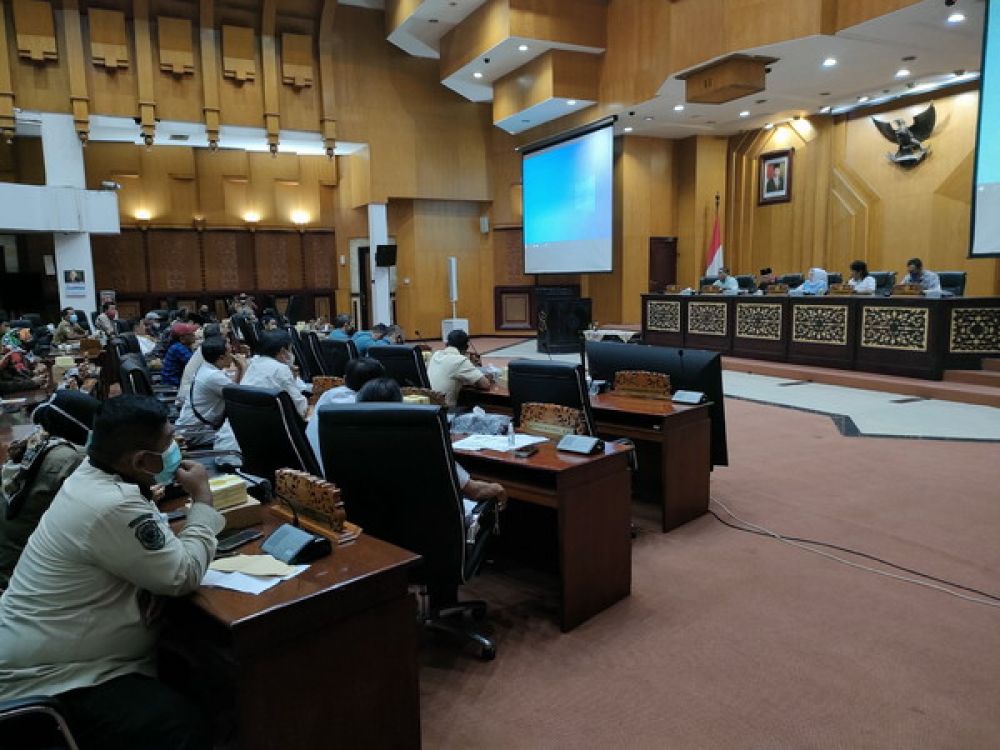 Rapat soal Musholla Babussalam di DPRD Kota Surabaya.