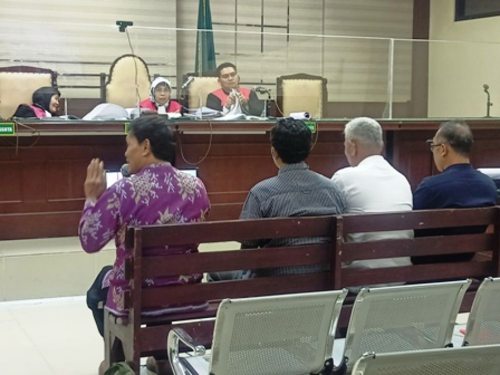(kiri) Heru Sugiharto di PN Tipikor Surabaya