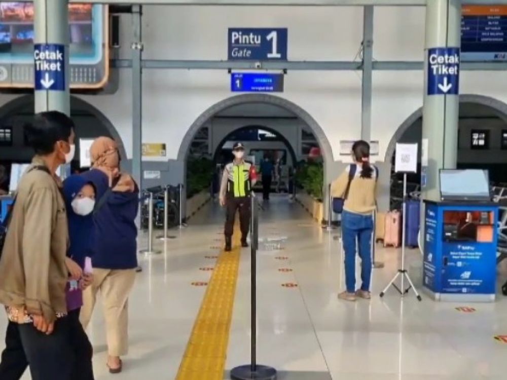 PT KAI Daop I (Daerah Operasional Satu) Jakarta, memperbaharui aturan bagi calon penumpang kereta api jarak jauh.