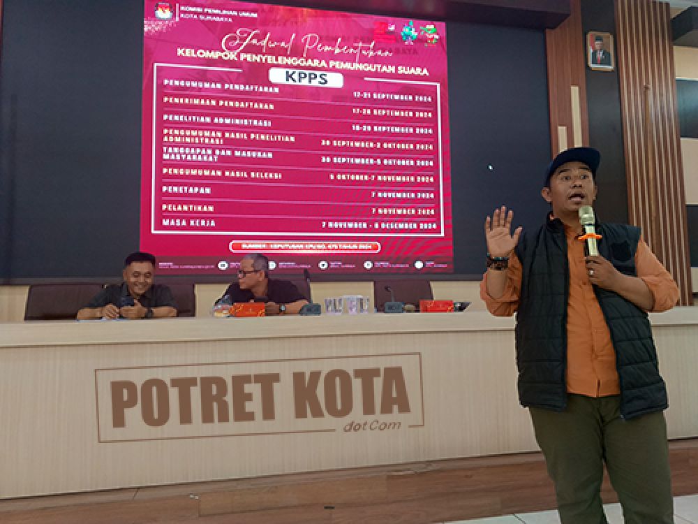 Subairi KPU Surabaya saat sosialisasi pendaftaran KPPS