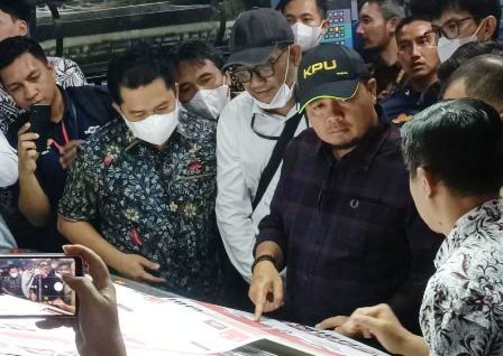 KPU dan Bawaslu kunjungi percetakan surat suara.