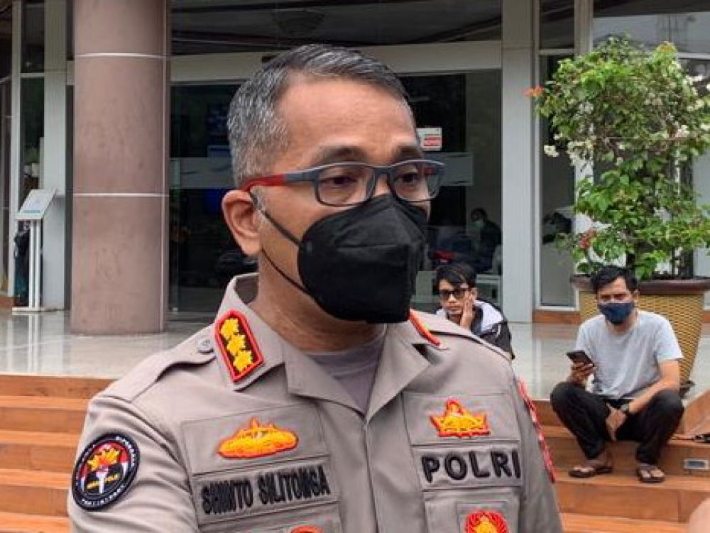 Kabid Humas Polda Banten, Kombes Pol Shinto BG Silitonga saat memberikan keterangan pers di Pelabuhan Merak.