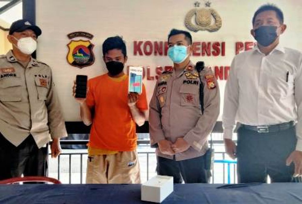 pelaku pencurian saat jumpa pers