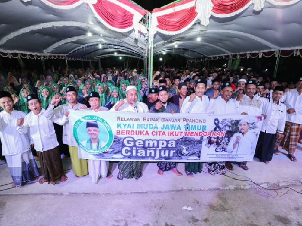 Sejumlah Kiai Muda dan santri saat doa bersama untuk Cianjur dan deklarasi dukungan untuk Ganjar Pranowo dalam Pilpres 2024 mendatang.