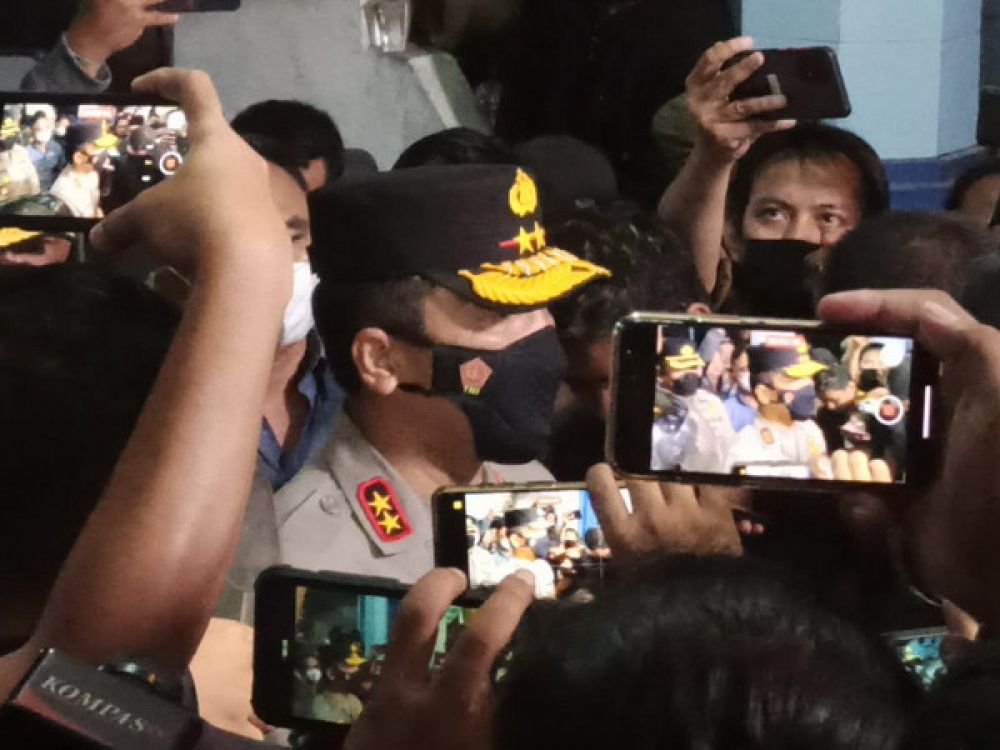 Kapolda Jatim Irjen Pol Nifo Afinta saat memberikan keterangan pers pasca penangkapan MSAT di Jombang.