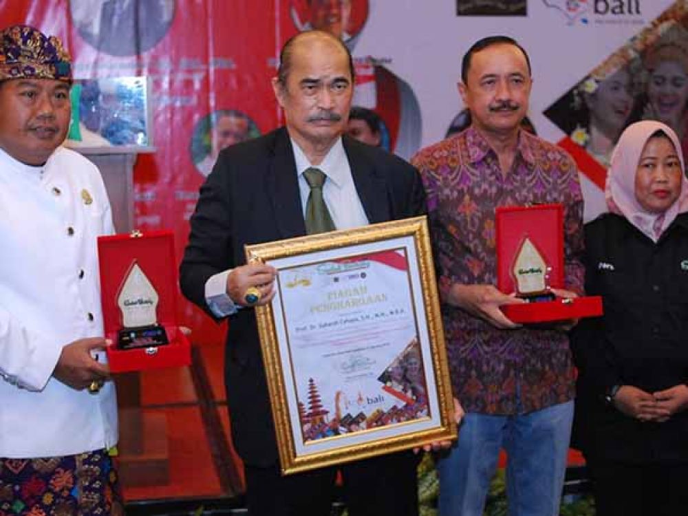 Majalah Sudut Pandang saat menggelar seminar pariwisata dalam rangka Harlahnya yang ke-7 dan Kemerdekaan RI ke-77.