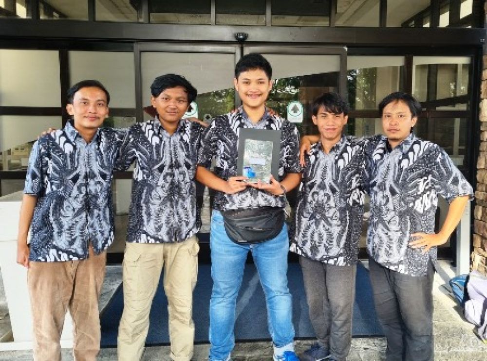 Mahasiswa PENS juara 3 the American Astronautical Society Student CanSat Competition