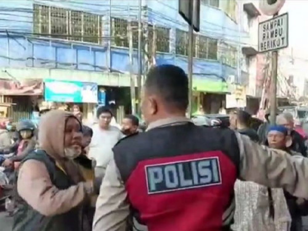 Tak Terima Ditegur, Mahasiswi Gigit Polisi
