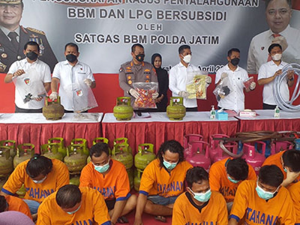 Polda Jatim merilis para mafia solar.