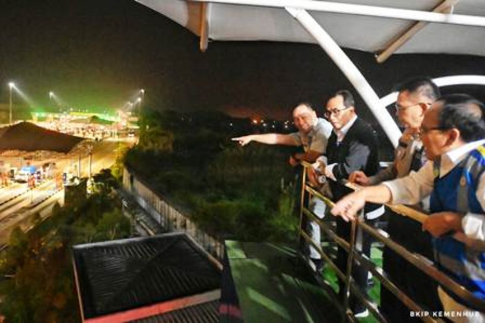 pantau arus mudik di Tol Jakarta - Semarang