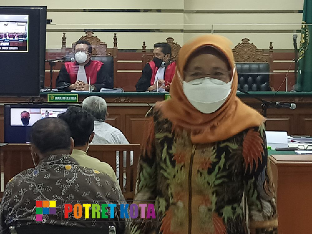 Mieke Yuli Astutik di PN Tipikor Surabaya