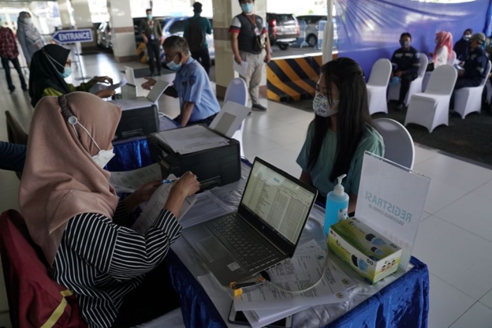 Mitra Kerja Pelabuhan Tanjung Perak Jalani Vaksinasi Covid-19