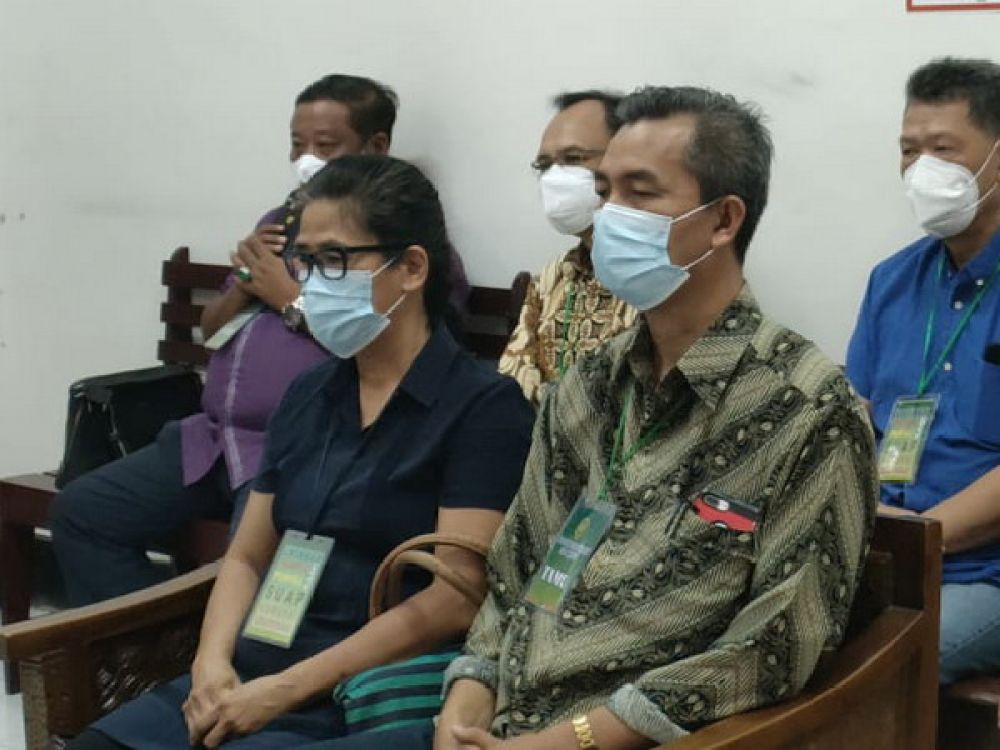 Edhy Dan Fendi Saat Sidang Putusan di PN Surabaya, Kamis, (17/11/2022).
