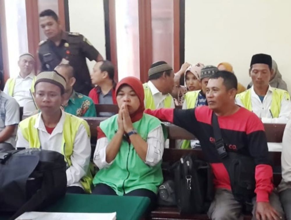 Nurhayati dan Mictafchul Arif Beli Handphone Curian