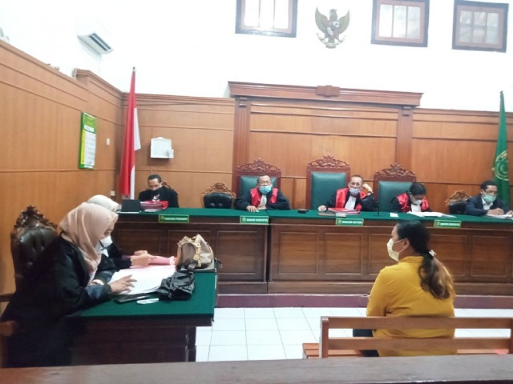 Omset Rp 10 Juta, Eliana Maria Jualan Obat Ilegal