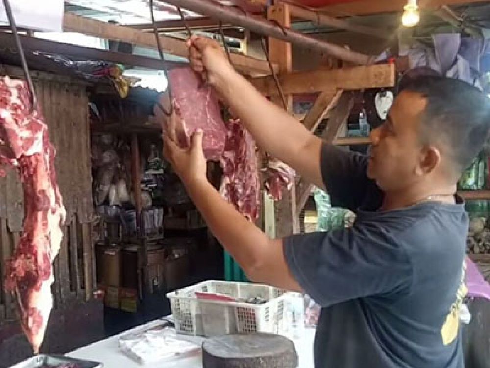 Joni, pedagang daging sapi di Bandar Lampung.