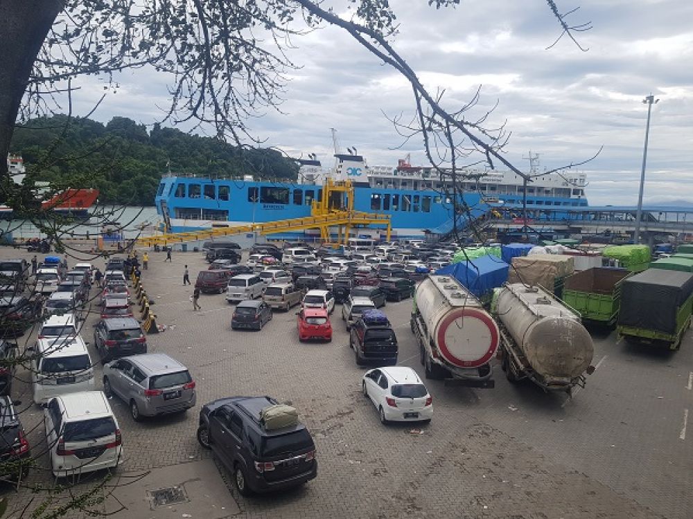 Situasi di Dermaga 3 Pelabuhan Merak Banten.